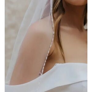 Elegant Ivory Fingertip Length Veil